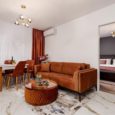 Cooper And Wood Elegance Orizont Galleries Bukarest Exterior foto